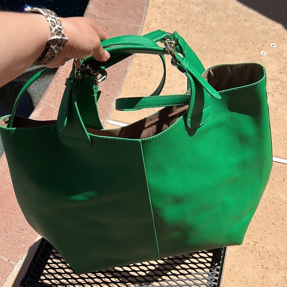 DKNY Green Genuine Leather Bag. LARGE BAG!!! NWOT - Picture 2 of 8